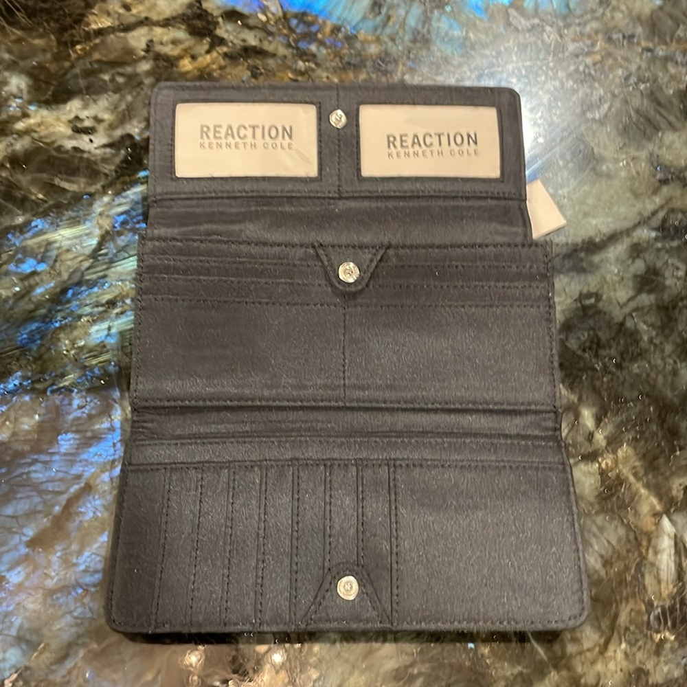 Kenneth Cole Reaction Wallet - NWT - Picture 2 of 4